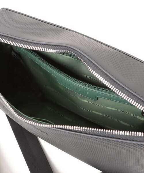 LACOSTE（ラコステ）の「《LACOSTE》CHANTACO スクエアショルダーバッグ（ショルダーバッグ・レディース・ブラック・フリー）」の4枚目の写真