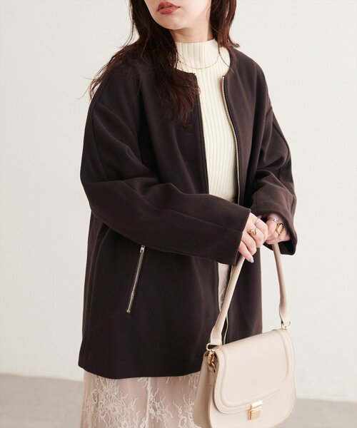 natural couture(ナチュラルクチュール)の「フロントZIPデザインミドルコート(ノーカラーコート・レディース・ブラック/チャコールグレー/ブラウン/オフホワイト/サックスブルー/グレイッシュベージュ/モカ/ミント・FREE)」の4枚目の写真
