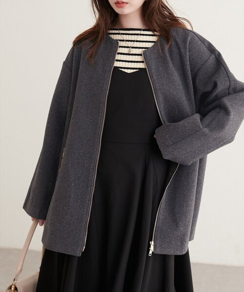 natural couture(ナチュラルクチュール)の「フロントZIPデザインミドルコート(ノーカラーコート・レディース・ブラック/チャコールグレー/ブラウン/オフホワイト/サックスブルー/グレイッシュベージュ/モカ/ミント・FREE)」の3枚目の写真