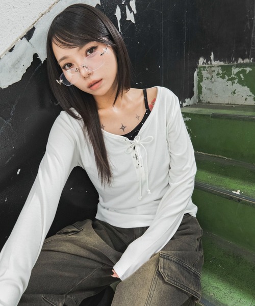 WEGO(ウィゴー)の「WEGO/【26年秋冬新作】キャミレイヤードレースアップロンT(Tシャツ/カットソー・レディース・パープル/ホワイト/グリーン系その他・FREE)」の6枚目の写真
