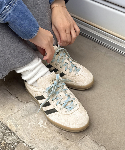 adidas Originals(アディダスオリジナルス)の「国内限定カラーExclusive【adidas originals】GAZELLE INDOOR W:スニーカー(スニーカー・レディース・ベージュ・25cm/24.5cm/24cm/23.5cm/23cm/22.5cm)」の6枚目の写真