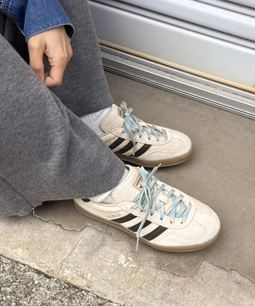 adidas Originals(アディダスオリジナルス)の「国内限定カラーExclusive【adidas originals】GAZELLE INDOOR W:スニーカー(スニーカー・レディース・ベージュ・25cm/24.5cm/24cm/23.5cm/23cm/22.5cm)」の7枚目の写真