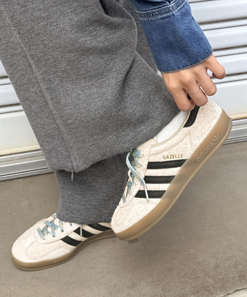 adidas Originals(アディダスオリジナルス)の「国内限定カラーExclusive【adidas originals】GAZELLE INDOOR W:スニーカー(スニーカー・レディース・ベージュ・25cm/24.5cm/24cm/23.5cm/23cm/22.5cm)」の8枚目の写真