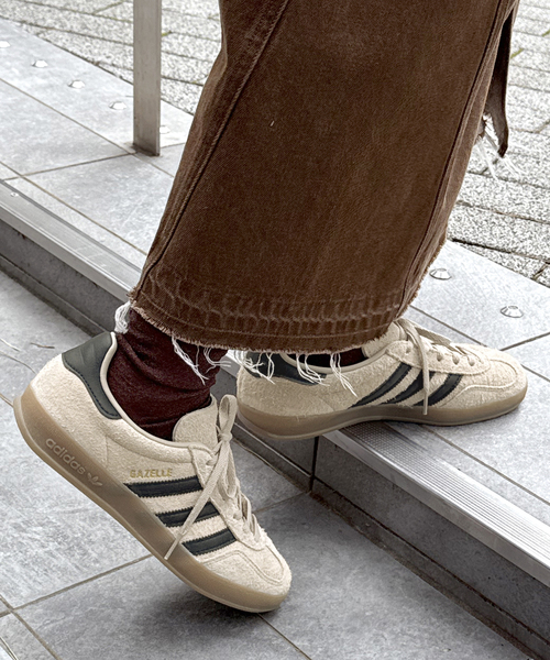 adidas Originals(アディダスオリジナルス)の「国内限定カラーExclusive【adidas originals】GAZELLE INDOOR W:スニーカー(スニーカー・レディース・ベージュ・25cm/24.5cm/24cm/23.5cm/23cm/22.5cm)」の9枚目の写真