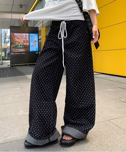 Lilamusant(リラミュゾン)の「【RES】【Lilamusant(リラミュゾン)】ドロストワイドドットデニムパンツ ワイドパンツ バギーパンツ 韓国ストリート Y2K(デニムパンツ・レディース・ブラック・L/M)」の2枚目の写真