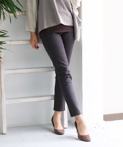 REAL CUBE（リアルキューブ）の「REAL CUBE　無地レギンスパンツ（その他パンツ・レディース・チャコール/ネイビー・36/40/42/38）」の2枚目の写真