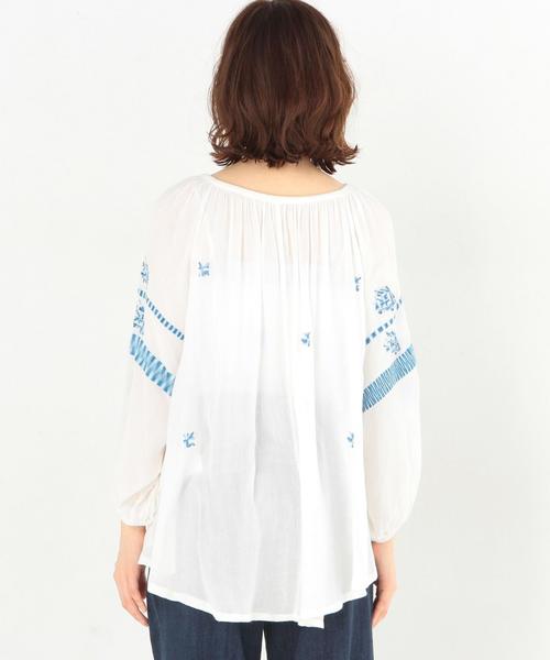 Another Edition（アナザーエディション）の「レーヨン刺繍ブラウス/AEBC Ry EMBR BL◆（シャツ/ブラウス・レディース・オフホワイト/マスタード・FREE）」の4枚目の写真