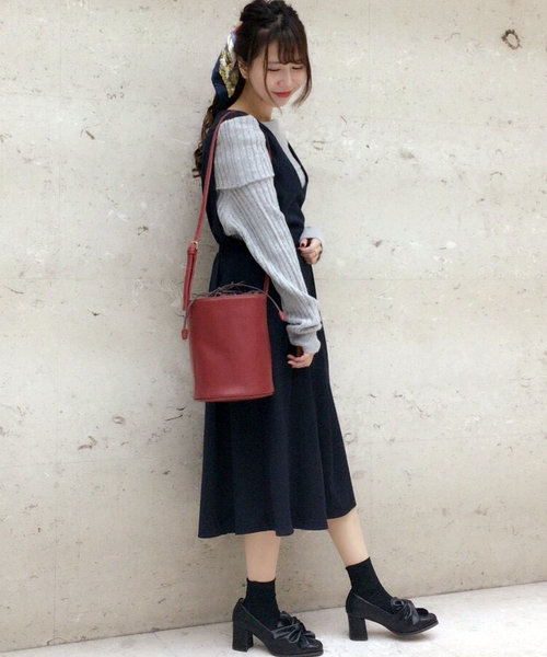 archives（アルシーヴ）の「タックプリーツジャンパースカート（ジャンパースカート・レディース・ブラック/ベージュ/ネイビー・MEDIUM）」の3枚目の写真