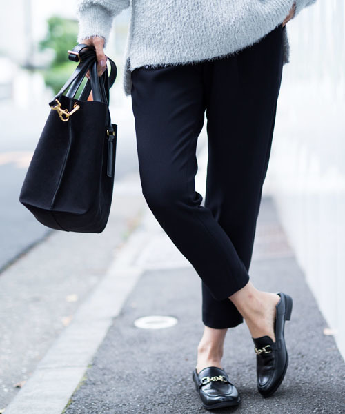 STUDIOUS（ステュディオス）の「【STUDIOUS】ダブルストレッチツータックテーパードパンツ（その他パンツ・レディース・ブラック/カーキ・0/1）」の2枚目の写真