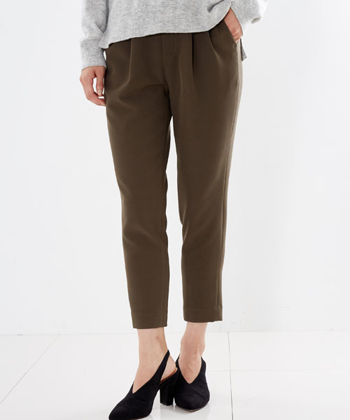 STUDIOUS（ステュディオス）の「【STUDIOUS】ダブルストレッチツータックテーパードパンツ（その他パンツ・レディース・ブラック/カーキ・0/1）」の15枚目の写真