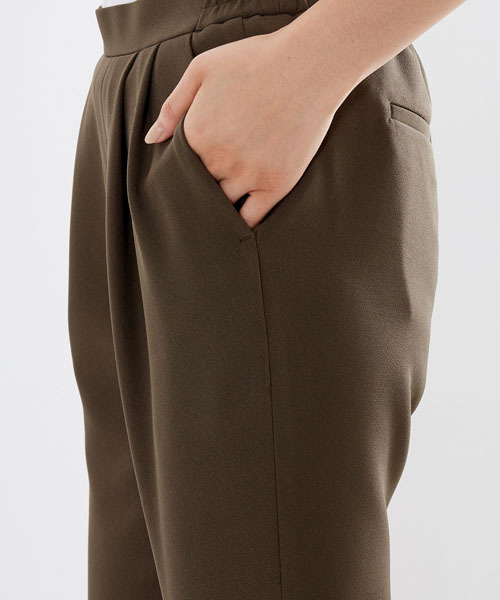 STUDIOUS（ステュディオス）の「【STUDIOUS】ダブルストレッチツータックテーパードパンツ（その他パンツ・レディース・ブラック/カーキ・0/1）」の18枚目の写真