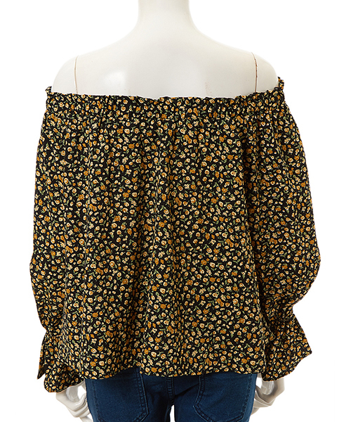 Color（カラー）の「小花柄オフショルトップス（シャツ/ブラウス・レディース・ブラック/ベージュ・MEDIUM）」の5枚目の写真