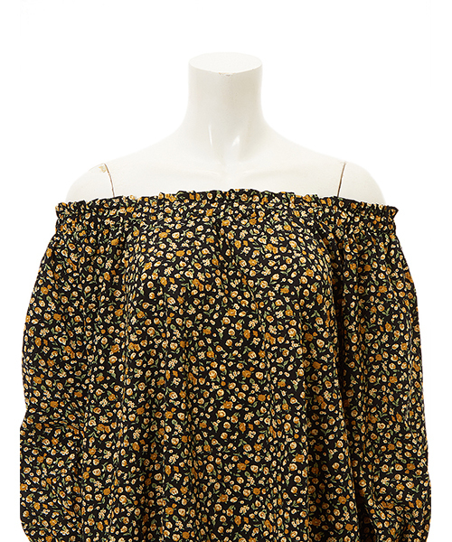 Color（カラー）の「小花柄オフショルトップス（シャツ/ブラウス・レディース・ブラック/ベージュ・MEDIUM）」の6枚目の写真