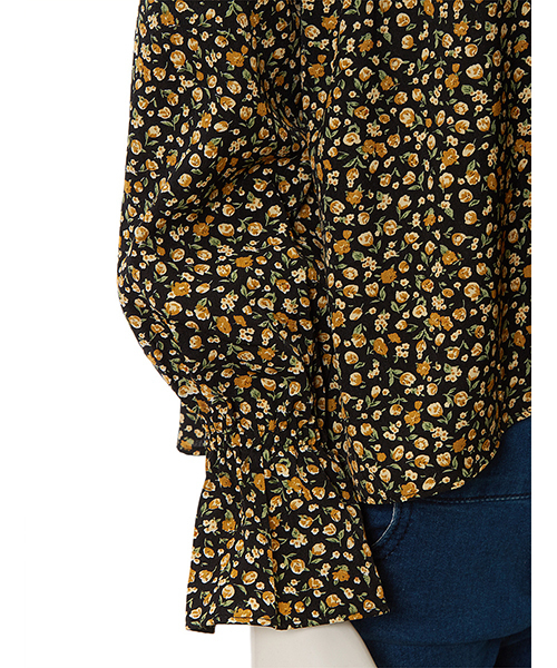 Color（カラー）の「小花柄オフショルトップス（シャツ/ブラウス・レディース・ブラック/ベージュ・MEDIUM）」の7枚目の写真