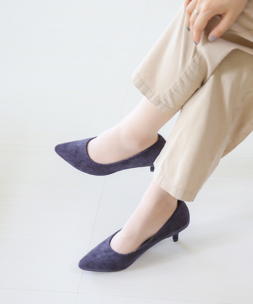 menue(メヌエ)の「幅広め 5cmヒール ポインテッドトゥ パンプス(パンプス・レディース・ベージュ/イエロー/ネイビー/ダークオレンジ/ブラック系その他/グレイッシュベージュ/ライトグレー/グリーン/キャメル/ブラック/ピンク/アイボリー/ワインレッド/ライトブラウン/グレー系その他/ブルー系その他/モカ/スモークピンク/ブラック系その他2・41/38/35/39/34/36/37/40)」の13枚目の写真