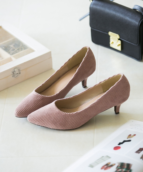 menue(メヌエ)の「幅広め 5cmヒール ポインテッドトゥ パンプス(パンプス・レディース・ベージュ/イエロー/ネイビー/ダークオレンジ/ブラック系その他/グレイッシュベージュ/ライトグレー/グリーン/キャメル/ブラック/ピンク/アイボリー/ワインレッド/ライトブラウン/グレー系その他/ブルー系その他/モカ/スモークピンク/ブラック系その他2・41/38/35/39/34/36/37/40)」の17枚目の写真
