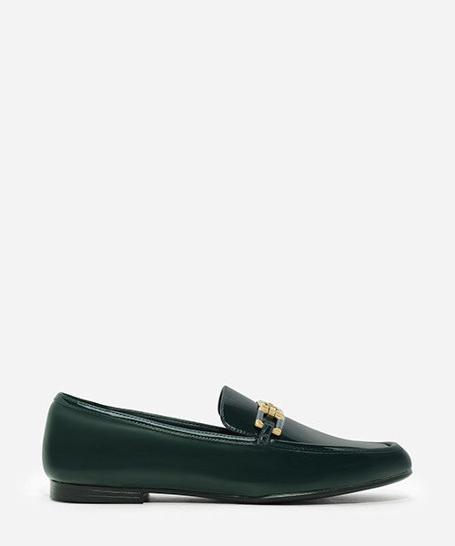 CHARLES & KEITH(チャールズ & キース)の「ゴールドディテールローファー / GOLD DETAIL LOAFERS(ローファー・レディース・ブラック/グリーン/ピンク/バーガンディー・23cm/25cm/23.5cm/24.5cm/22.5cm/24cm)」の1枚目の写真