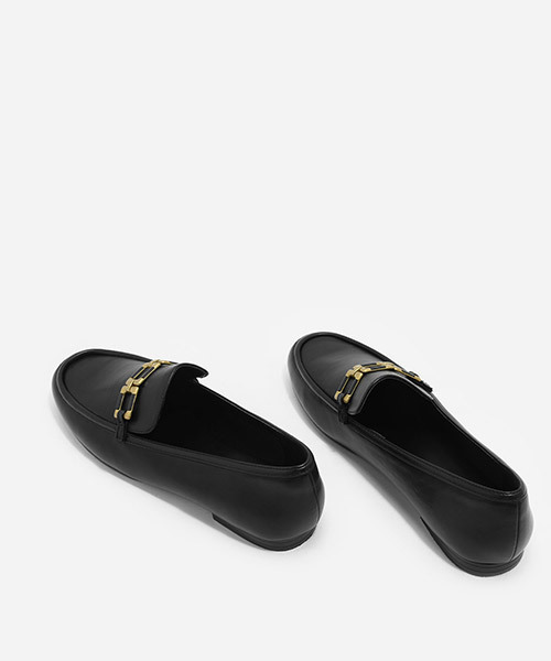 CHARLES & KEITH(チャールズ & キース)の「ゴールドディテールローファー / GOLD DETAIL LOAFERS(ローファー・レディース・ブラック/グリーン/ピンク/バーガンディー・23cm/25cm/23.5cm/24.5cm/22.5cm/24cm)」の9枚目の写真