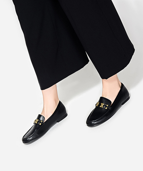 CHARLES & KEITH(チャールズ & キース)の「ゴールドディテールローファー / GOLD DETAIL LOAFERS(ローファー・レディース・ブラック/グリーン/ピンク/バーガンディー・23cm/25cm/23.5cm/24.5cm/22.5cm/24cm)」の10枚目の写真