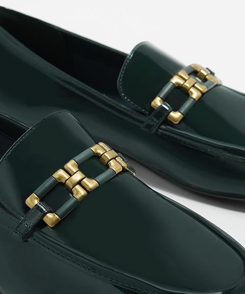 CHARLES & KEITH(チャールズ & キース)の「ゴールドディテールローファー / GOLD DETAIL LOAFERS(ローファー・レディース・ブラック/グリーン/ピンク/バーガンディー・23cm/25cm/23.5cm/24.5cm/22.5cm/24cm)」の13枚目の写真