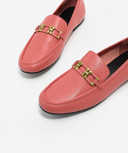 CHARLES & KEITH(チャールズ & キース)の「ゴールドディテールローファー / GOLD DETAIL LOAFERS(ローファー・レディース・ブラック/グリーン/ピンク/バーガンディー・23cm/25cm/23.5cm/24.5cm/22.5cm/24cm)」の18枚目の写真