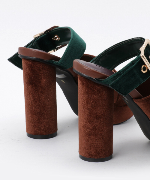 SLY（スライ）の「VELOUR CROSS MULE SANDALS（サンダル・レディース・ブラック/ブラウン・SMALL/MEDIUM/LARGE）」の5枚目の写真