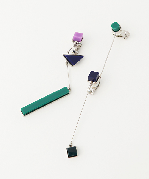 SLY（スライ）の「POLYGONS SHAPE EARRINGS（イヤリング・レディース・ブラック/イエロー/ネイビー・FREE）」の3枚目の写真