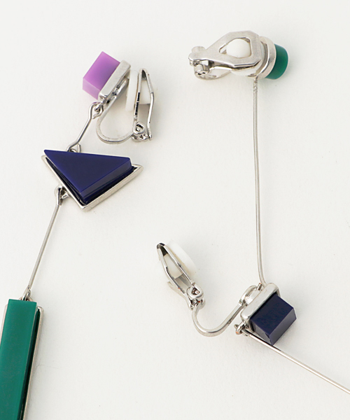 SLY（スライ）の「POLYGONS SHAPE EARRINGS（イヤリング・レディース・ブラック/イエロー/ネイビー・FREE）」の5枚目の写真