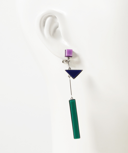 SLY（スライ）の「POLYGONS SHAPE EARRINGS（イヤリング・レディース・ブラック/イエロー/ネイビー・FREE）」の4枚目の写真