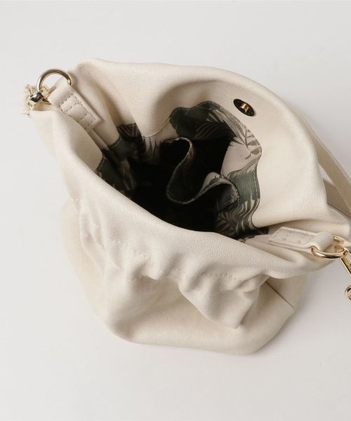 ear PAPILLONNER（イアパピヨネ）の「チェーンショルダーバッグ　S（ショルダーバッグ・レディース・カーキ/イエロー/アイボリー・FREE）」の4枚目の写真