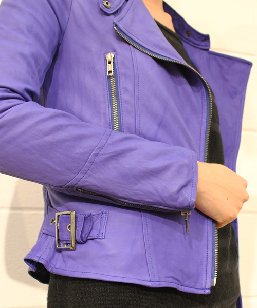 LANDS OF Eden.(ランズオブエデン)の「レザーライダース(ライダースジャケット・レディース・ブラック/グレイッシュベージュ/ブルー/ベージュ・SMALL/MEDIUM)」の11枚目の写真