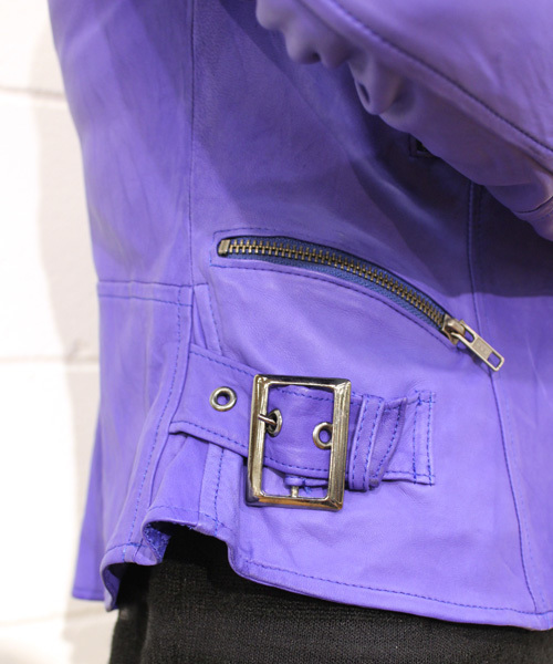 LANDS OF Eden.(ランズオブエデン)の「レザーライダース(ライダースジャケット・レディース・ブラック/グレイッシュベージュ/ブルー/ベージュ・SMALL/MEDIUM)」の14枚目の写真