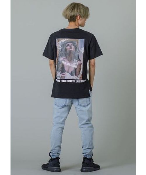 RE730(アールイーセブンサーティー)の「【RE730】フォトプリントロング丈Tシャツ ビッグシルエット(Tシャツ/カットソー・メンズ・ブラック/オフホワイト・LARGE/MEDIUM/X-LARGE)」の7枚目の写真