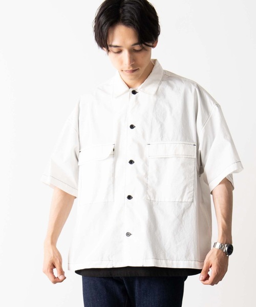 WEGO（ウィゴー）の「WEGO/配色ステッチ5分袖ワークポプリンシャツ（シャツ/ブラウス・メンズ・ベージュ/ホワイト/ブラック・MEDIUM/LARGE）」の2枚目の写真