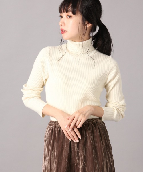 LOWRYS FARM（ローリーズファーム）の「１２Ｇリブタートル　857132（ニット/セーター・レディース・ブラック/ベージュ/ブラウン/レッド/オフホワイト・FREE）」の2枚目の写真