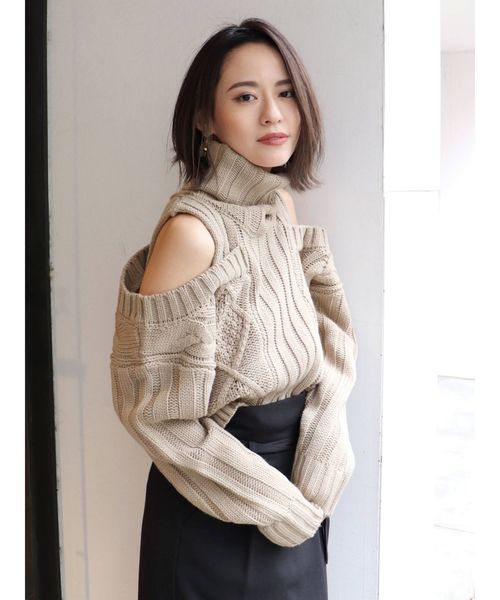 MURUA(ムルーア)の「オープンショルダーオフタートル(ニット/セーター)」|ベージュ