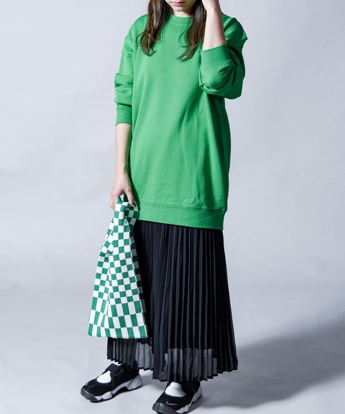 United Athle（ユナイテッドアスレ）の「【UA -ユナイテッドアスレ-】10oz CREW SWEAT  無地スウェット/絶妙なワイドシルエット / レディース メンズ トレーナー/ 10.0oz /クルーネック/スウェット / トレーナー（スウェット・レディース・パープル/カーキ/ライトピンク/チャコール/ナチュラル/オレンジ/ケリーグリーン・SMALL/MEDIUM/LARGE/X-LARGE/XX-LARGE）」の5枚目の写真