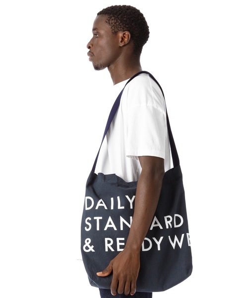 DAILY STANDARD by SANDINISTA（デイリースタンダードバイサンディニスタ）の「Ordinary Canvas 2way Bag / プリント入りキャンバスバッグ（ショルダーバッグ・メンズ・ネイビー/ナチュラル・FREE）」の17枚目の写真