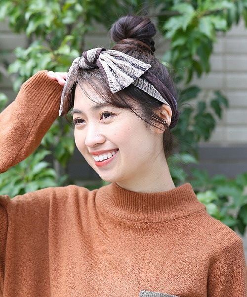 チチカカ(チチカカ)の「プリーツラメリブリボン ヘアバンド(ヘアバンド・レディース・パープル/ブラウン・FREE)」の3枚目の写真