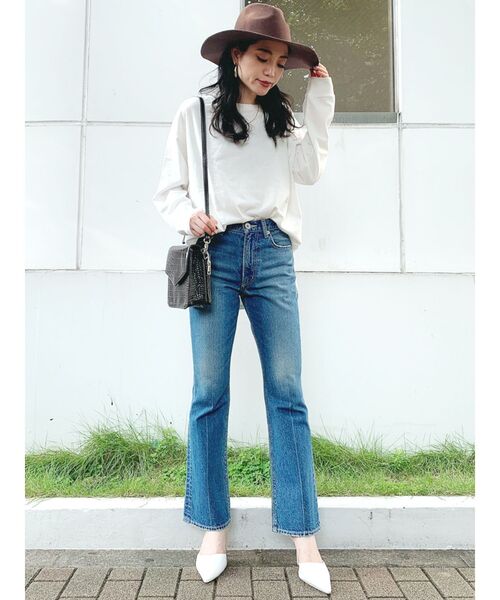 GYDA（ジェイダ）の「センターラインセミフレアデニムパンツ（デニムパンツ・レディース・ライトブルー/ブルー・SMALL/MEDIUM/X-SMALL）」の10枚目の写真