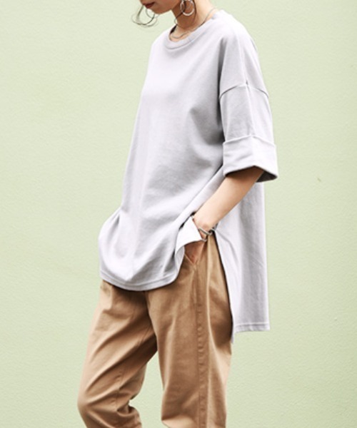 and it_(アンドイット)の「【日本製】Beスリーブデイリーゆるカットソー(Tシャツ/カットソー・レディース・ブラック/ライトグレー/カーキブラウン/ベージュ/ライトブラウン・FREE)」の2枚目の写真