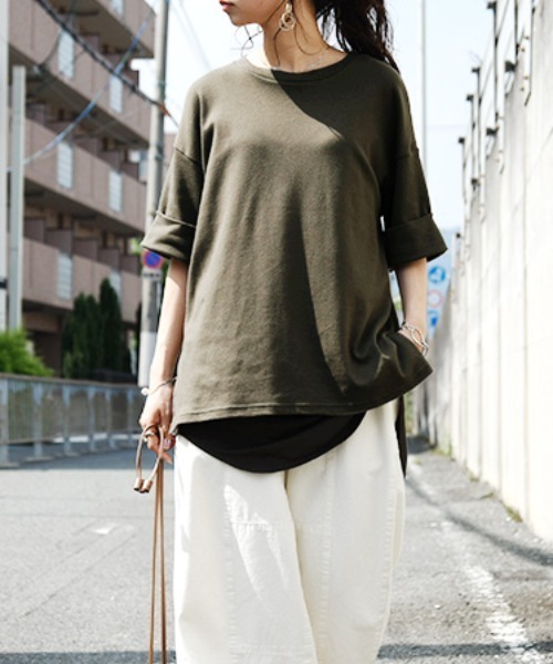 and it_(アンドイット)の「【日本製】Beスリーブデイリーゆるカットソー(Tシャツ/カットソー・レディース・ブラック/ライトグレー/カーキブラウン/ベージュ/ライトブラウン・FREE)」の4枚目の写真