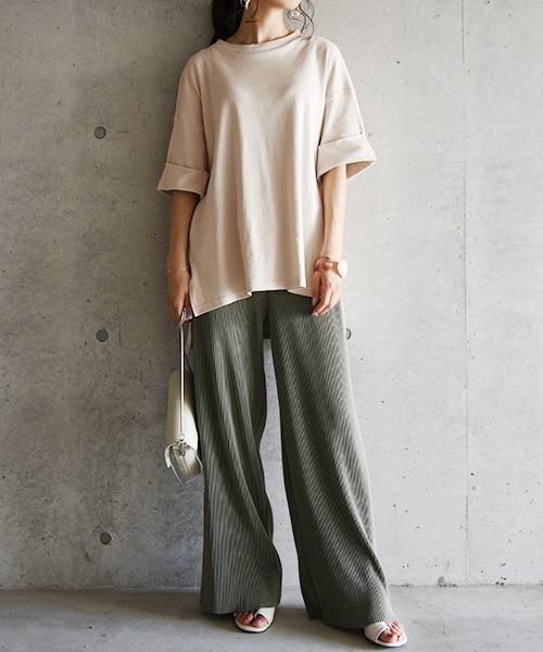 and it_(アンドイット)の「【日本製】Beスリーブデイリーゆるカットソー(Tシャツ/カットソー・レディース・ブラック/ライトグレー/カーキブラウン/ベージュ/ライトブラウン・FREE)」の11枚目の写真