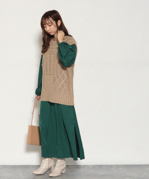 Cheek(チーク)の「ケーブルニットベスト(ベスト・レディース・ベージュ/ブラウン/オフホワイト・MEDIUM)」の20枚目の写真