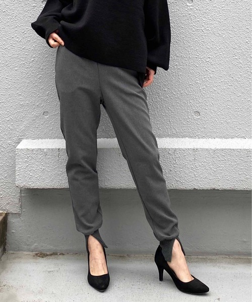 PICCIN(ピッチン)の「裾リブスリットパンツ(その他パンツ・レディース・ブラック/グレー・S/M)」の1枚目の写真