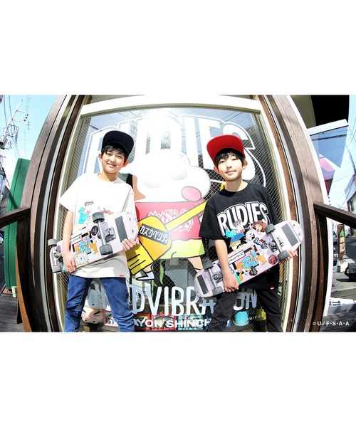 RUDIE'S(ルーディーズ)の「RUDIE'S x CRAYON SHINCHAN FAMILY-T / ルーディーズ × クレヨンしんちゃん ファミリー Tシャツ(Tシャツ/カットソー・メンズ・ブラック/ナチュラル・L/XL/M/S/XXL)」の5枚目の写真