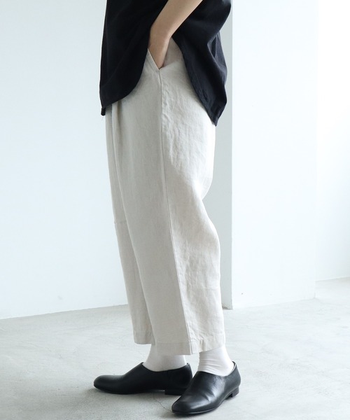 yuni(ユニ )の「Linen Twill gom tuck パンツ(その他パンツ・レディース・ネイビー/ホワイト/ピンク・FREE)」の2枚目の写真