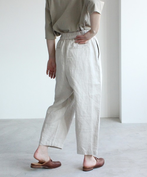 yuni(ユニ )の「Linen Twill gom tuck パンツ(その他パンツ・レディース・ネイビー/ホワイト/ピンク・FREE)」の12枚目の写真