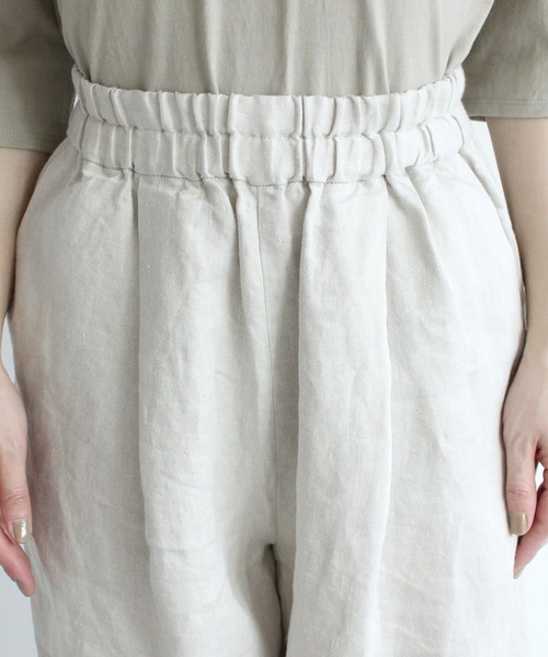 yuni(ユニ )の「Linen Twill gom tuck パンツ(その他パンツ・レディース・ネイビー/ホワイト/ピンク・FREE)」の14枚目の写真