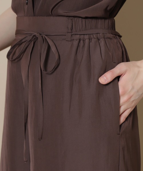 N.(N. Natural Beauty Basic)(エヌエヌナチュラルビューティーベーシック)の「◆パウダーサテンリラックスパンツ(その他パンツ・レディース・チャコールグレー/ブルー/モカ・MEDIUM)」の8枚目の写真